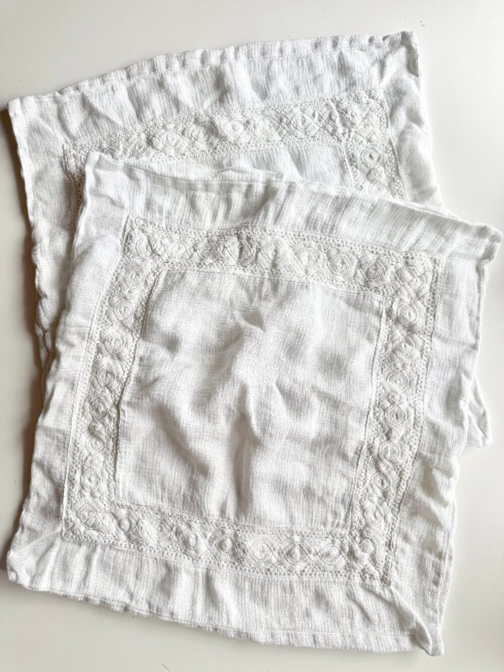 Pair of 2 BELLA NOTTE White 100% Linen Crochet Lace Trim 25" x 25" Euro Shams